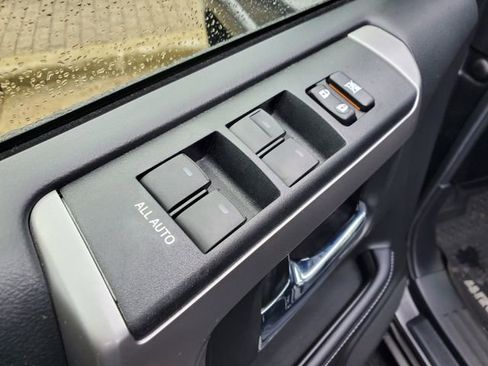 Used 2018 Toyota 4Runner SR5 Premium image 15