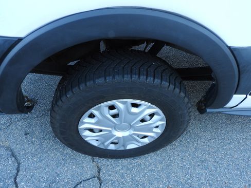 Used 2015 Ford Transit 250 130 Low Roof image 16