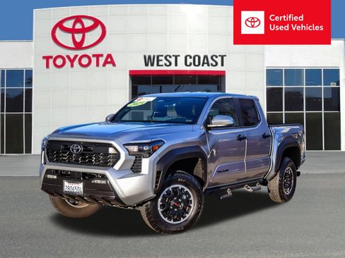 Used 2025 Toyota Tacoma TRD Off-Road image 1
