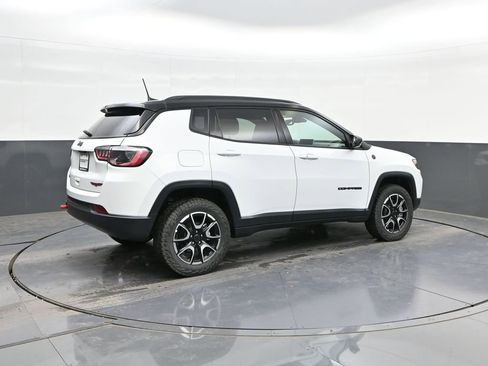 Used 2025 Jeep Compass Trailhawk AWD/4WD image 15