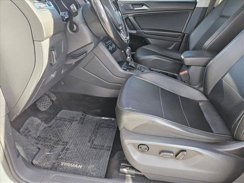 Used 2018 Volkswagen Tiguan SE AWD/4WD image 15