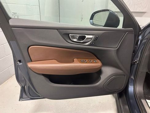 Used 2025 Volvo V60 B5 Cross Country Plus AWD/4WD image 8