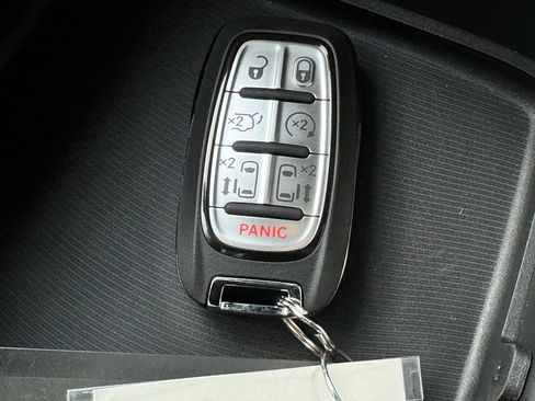New 2026 Chrysler Pacifica Select image 29