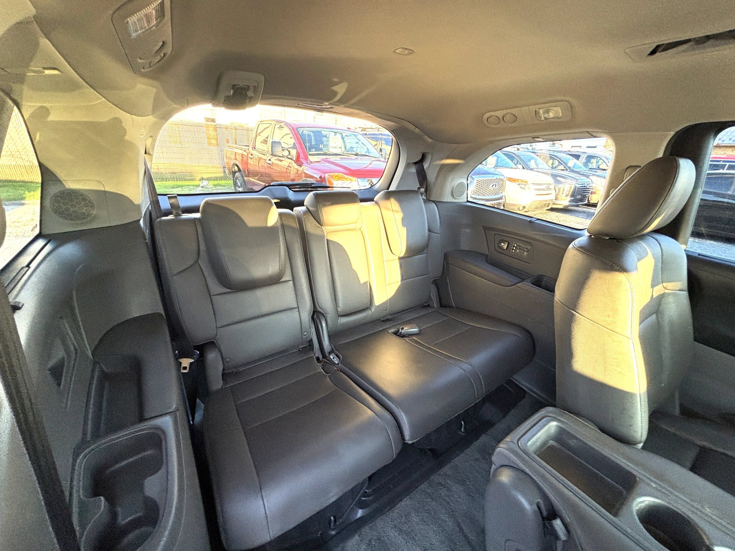 Used 2015 Honda Odyssey Touring Elite image 9