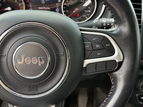 Used 2018 Jeep Compass Latitude w/ Popular Equipment Group AWD/4WD image 16