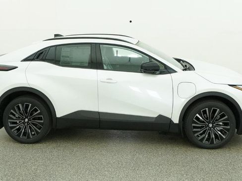 New 2026 Toyota C-HR AWD/4WD image 4