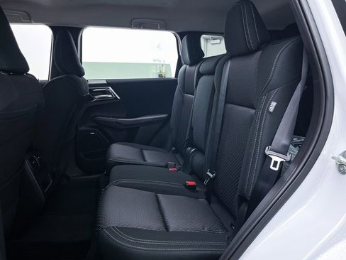 New 2025 Mitsubishi Outlander ES image 28