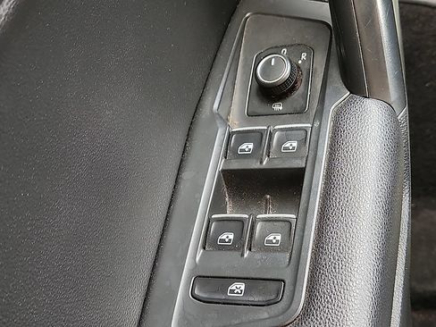 Used 2021 Volkswagen Tiguan SE FWD image 10