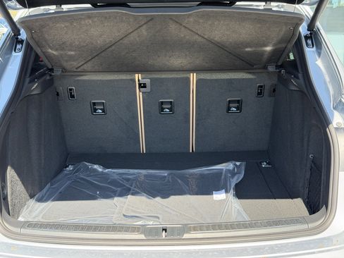 New 2026 Porsche Macan image 14