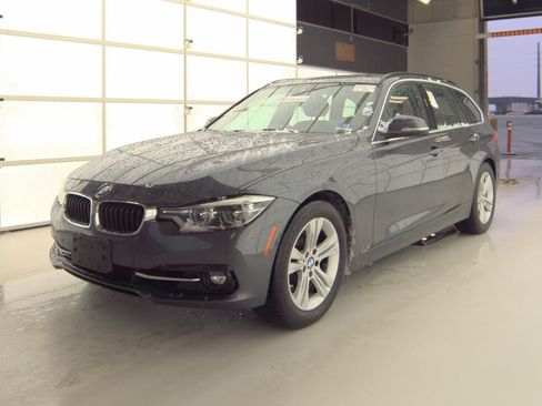 Used 2018 BMW 330i xDrive Wagon w/ Executive Package image 5