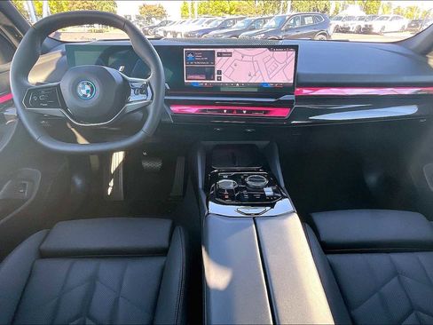 Used 2024 BMW i5 eDrive40i w/ Premium Package image 18