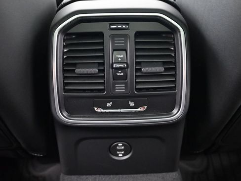 Used 2025 Porsche Macan AWD/4WD image 8