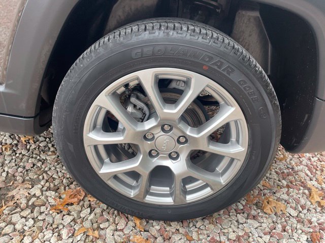 Used 2023 Jeep Compass Latitude AWD/4WD image 19