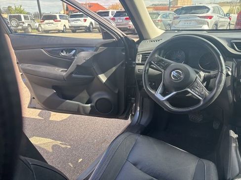 Used 2018 Nissan Rogue SL w/ Premium Package image 18