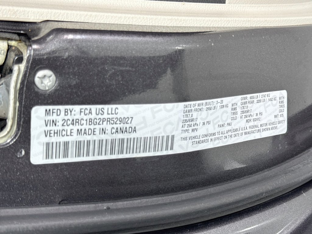 Used 2023 Chrysler Pacifica Touring-L FWD image 40