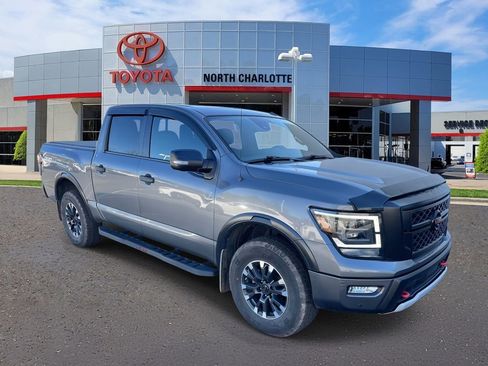 Used 2020 Nissan Titan PRO-4X w/ Pro-4x Convenience Package image 3