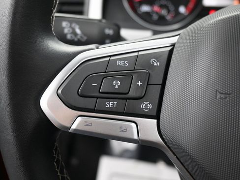 Used 2021 Volkswagen Atlas Cross Sport SE w/ Panoramic Sunroof Package image 22