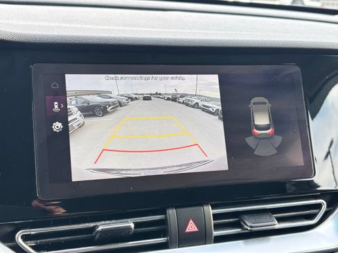 Used 2022 Kia Niro EX Premium FWD image 17