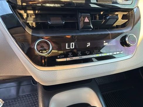 Used 2022 Toyota Corolla LE image 14