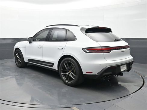 Certified 2023 Porsche Macan Turbo image 3