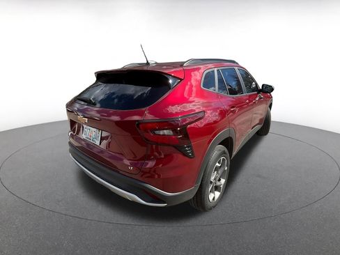Used 2025 Chevrolet Trax LT image 7