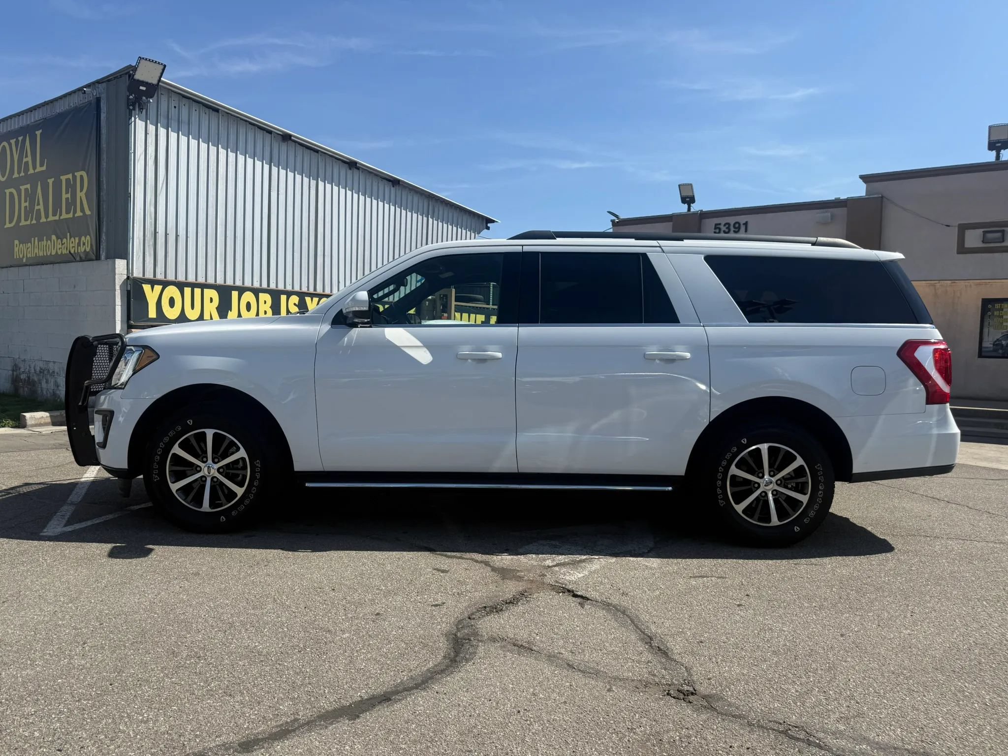 Used 2018 Ford Expedition Max XLT w/ Equipment Group 202A AWD/4WD image 2