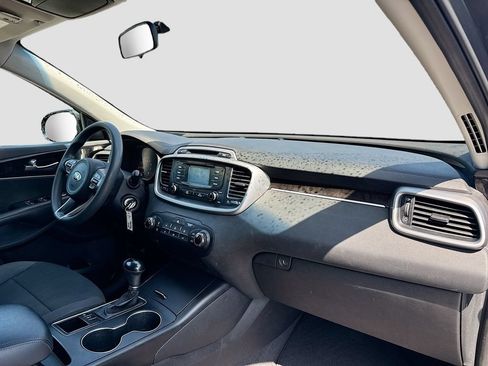 Used 2017 Kia Sorento AWD image 27