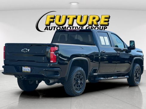 Used 2024 Chevrolet Silverado 2500 LT w/ Midnight Edition AWD/4WD image 3