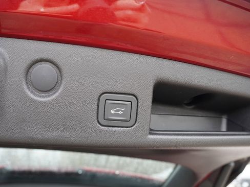 Used 2020 Chevrolet Equinox Premier image 23