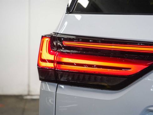 Used 2025 Lexus LX 700h F Sport image 11