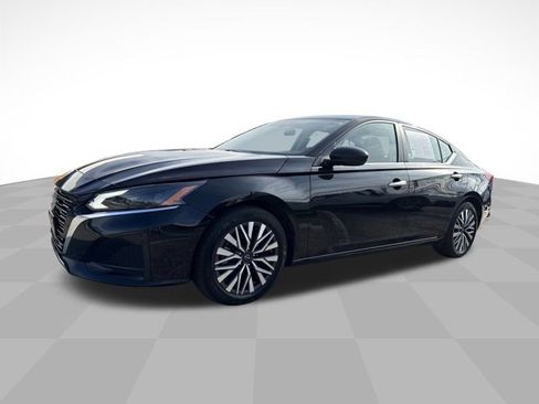 Used 2024 Nissan Altima 2.5 SV image 1