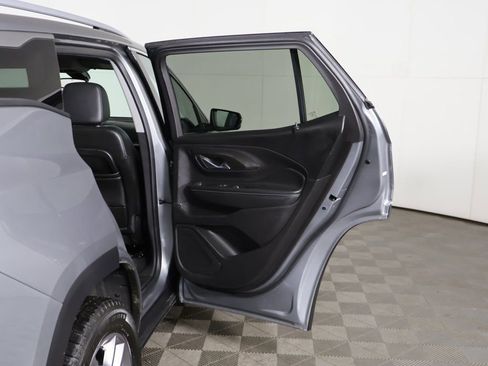 Used 2024 GMC Terrain SLT image 20
