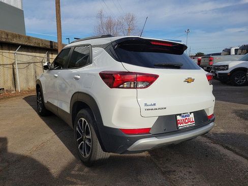 Used 2024 Chevrolet TrailBlazer LT w/ LT Cold Weather Package image 4