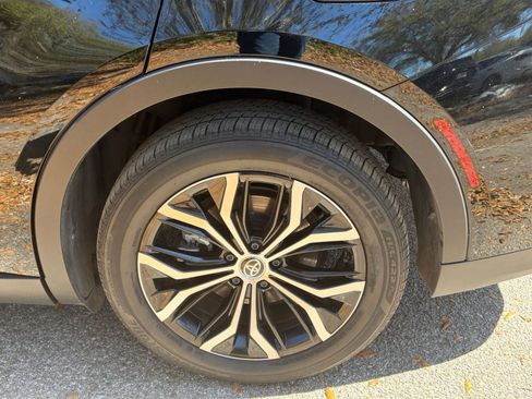 Used 2025 Toyota Crown XLE image 25