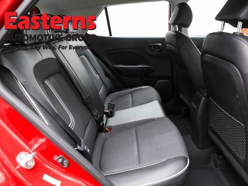 Used 2022 Hyundai Venue Limited image 23