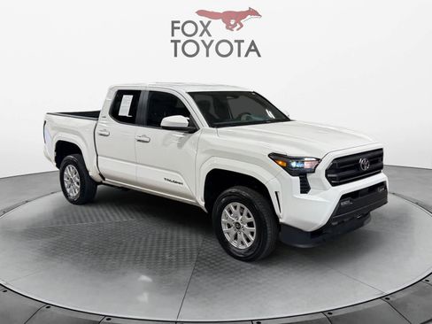 Used 2025 Toyota Tacoma SR5 image 8