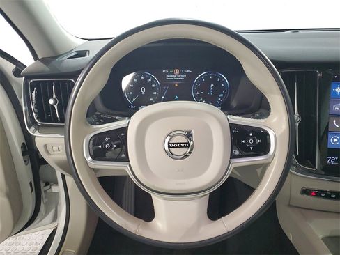 Used 2021 Volvo V60 T5 Cross Country image 18