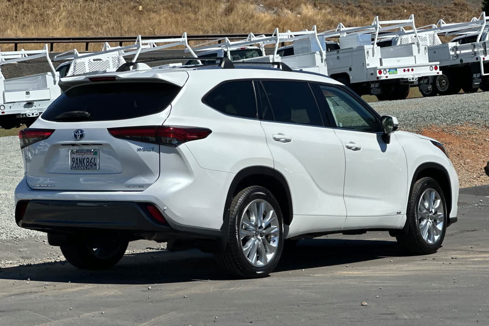 Used 2022 Toyota Highlander Limited AWD/4WD image 4
