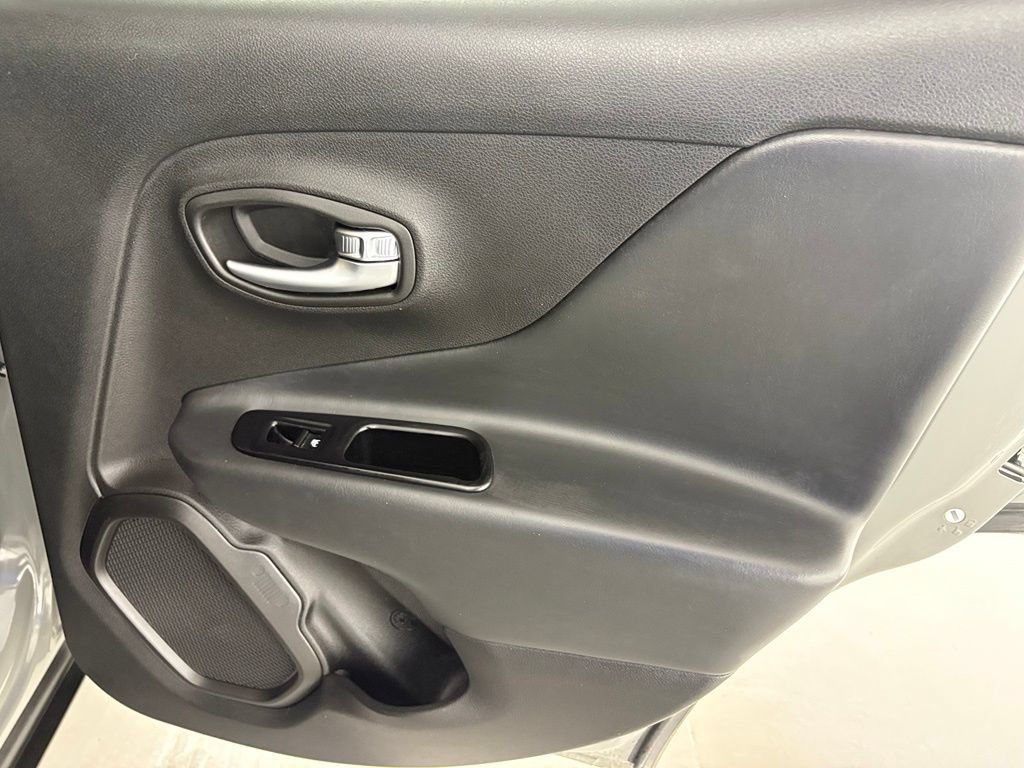Used 2022 Jeep Renegade Altitude AWD/4WD image 37