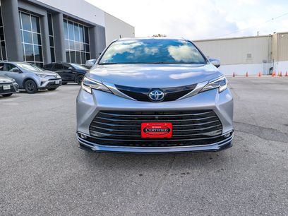 Certified 2025 Toyota Sienna Platinum