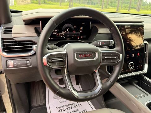 Used 2026 GMC Acadia Elevation w/ Elevation Premium Package FWD image 16