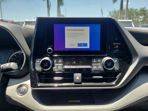 Used 2023 Toyota Highlander XLE FWD image 26