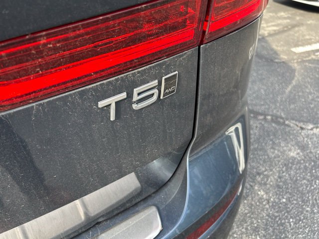 Used 2021 Volvo XC60 T5 Momentum w/ Premium Package AWD/4WD image 19