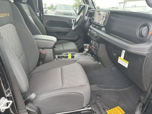 New 2025 Jeep Gladiator Mojave w/ Steel Bumper Group image 13