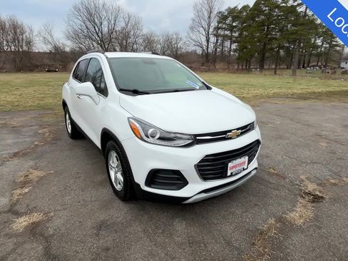 Used 2018 Chevrolet Trax LT w/ LT Convenience Package image 7