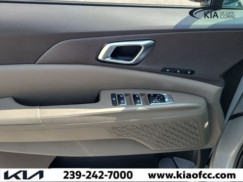 Certified 2025 Kia Carnival EX FWD image 25
