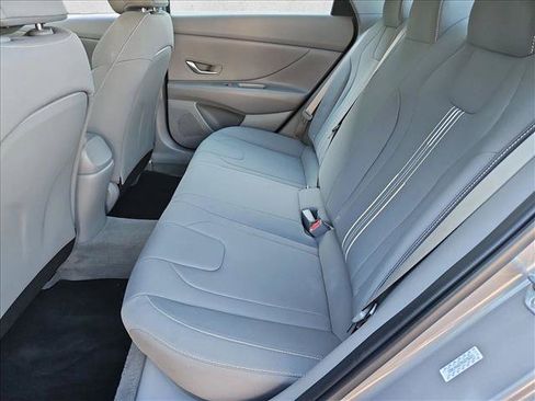 Used 2023 Hyundai Elantra SEL FWD image 17