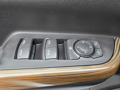 Used 2018 GMC Acadia SLE image 27