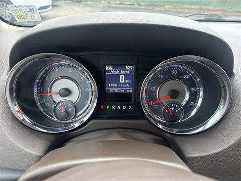 Used 2013 Chrysler Town & Country Touring image 15