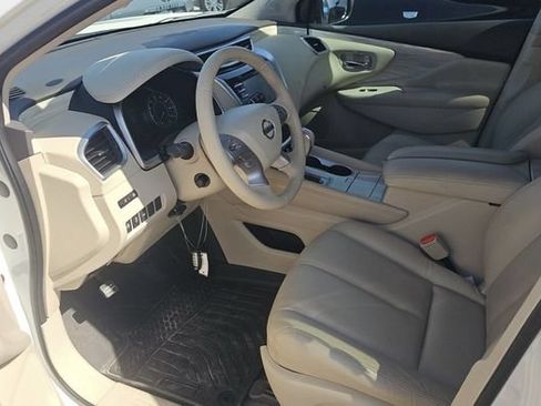 Used 2017 Nissan Murano Platinum w/ Platinum Technology Package FWD image 9
